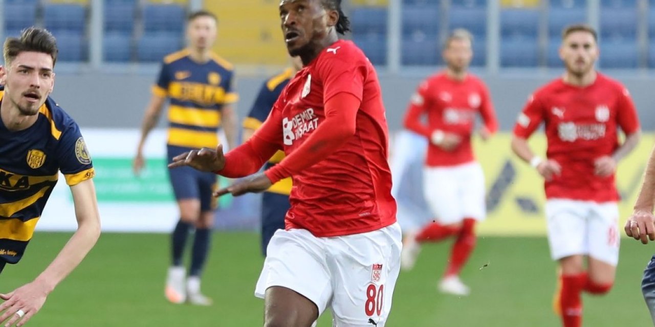 Sivasspor’da Kayode Sakatlandı
