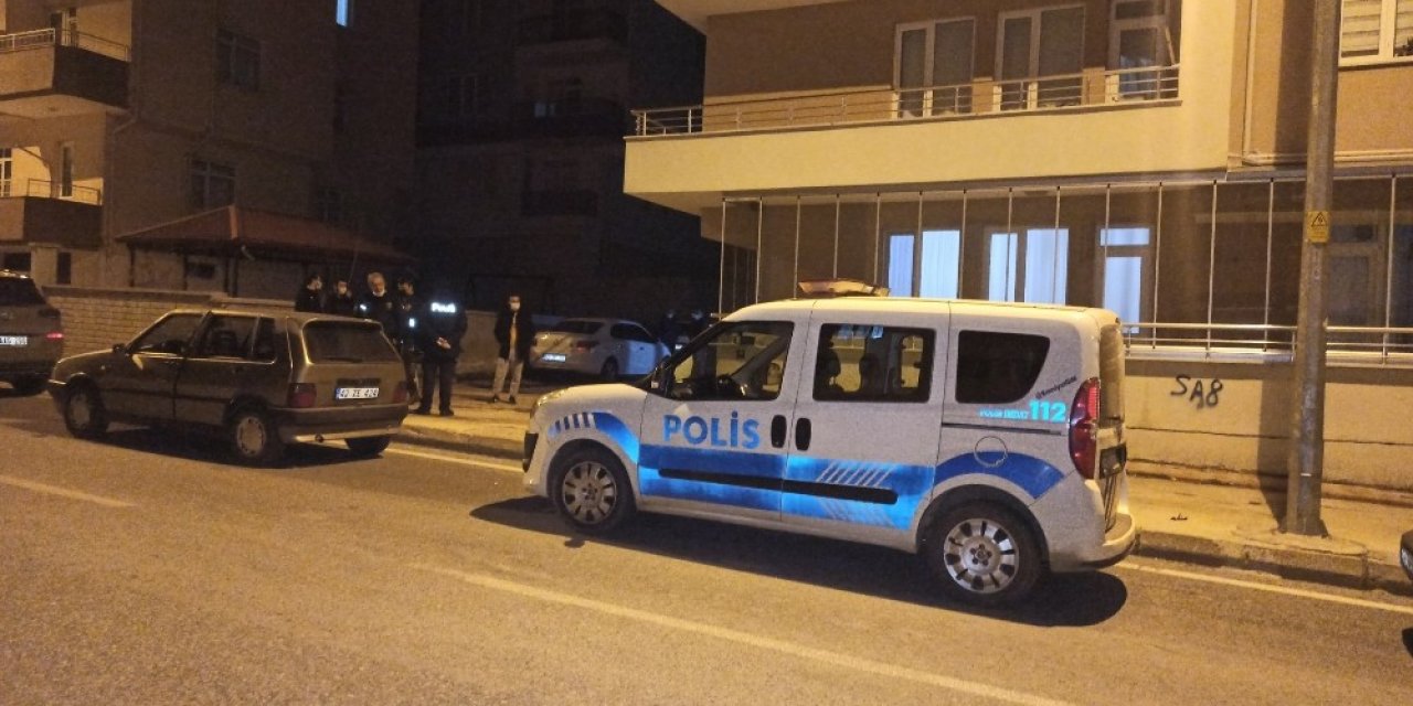 Cezaevinden İzinli Çıktılar Kısıtlamada Hırsızlıkta Yakalandılar