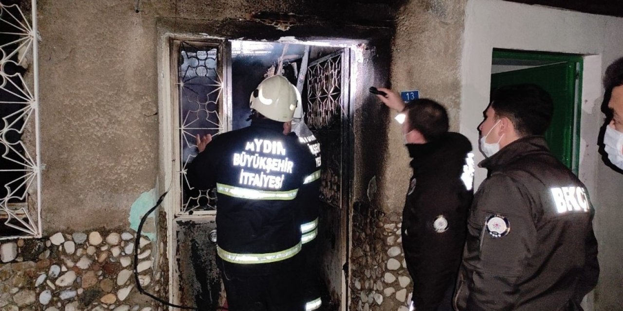 Kuşadası’nda Eski Evlerdeki Yangın 4 Saatte Kontrol Altına Alınabildi