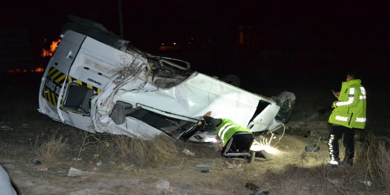 Konya’da Otomobil İle Minibüs Çarptı: 4 Yaralı