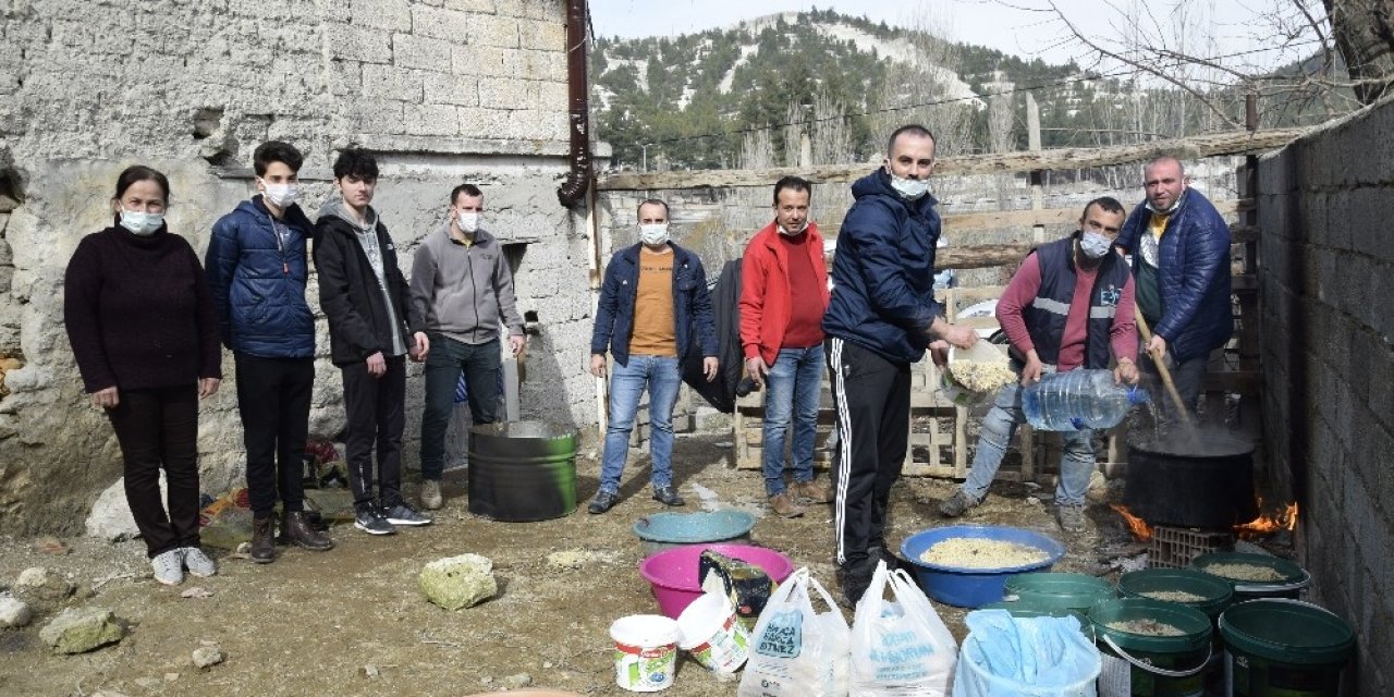 Kazanlar Sokak Hayvanları İçin Kaynadı
