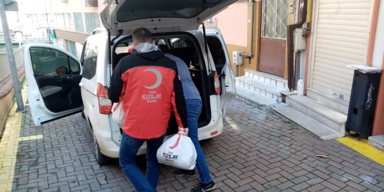 Türk Kızılay Bursa Gönüllere Dokunuyor