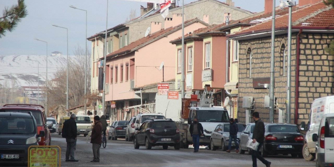 28 Kez Sallanan Sarıoğlan’da Vatandaşlar Diken Üstünde