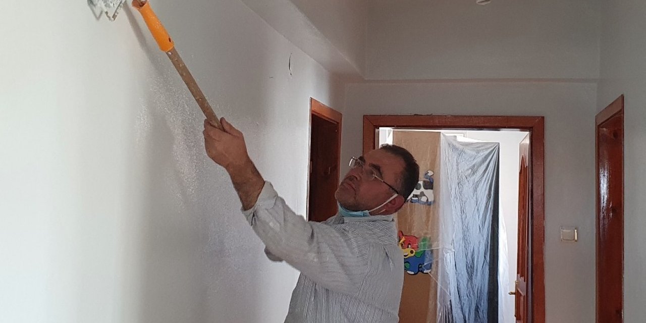 Hasta kızını hayatta tutabilmek için inşaatlarda tek kolu ile çalışıyor