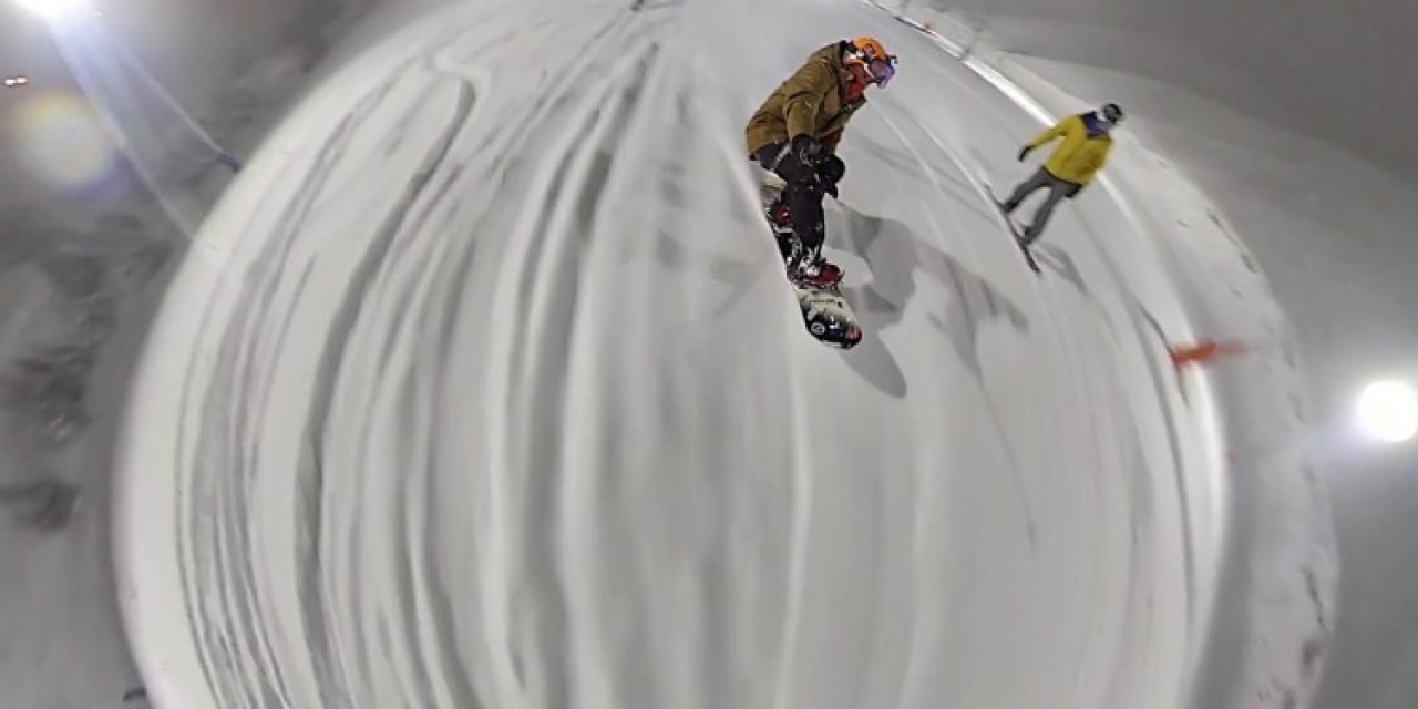 Palandöken Kayak Merkezi’nde Snowboardçuların Gece Kayağı Gösterisi Nefes Kesti