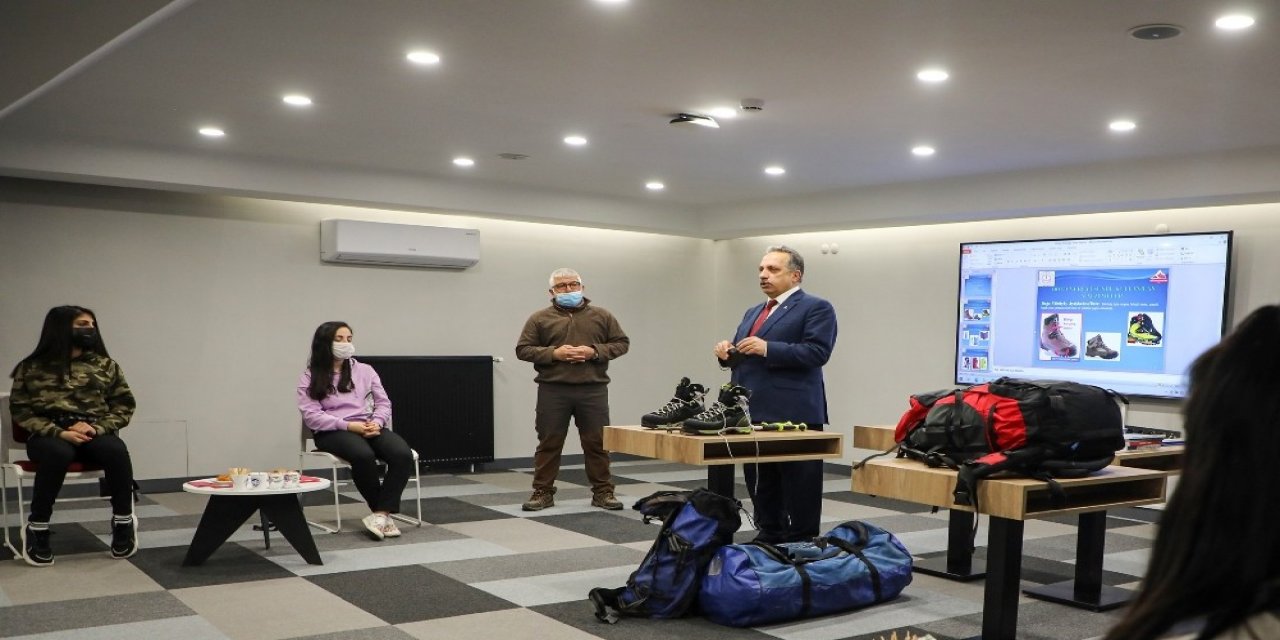 Talas Belediyesi’nden Gençlere Dağcılık Eğitimi