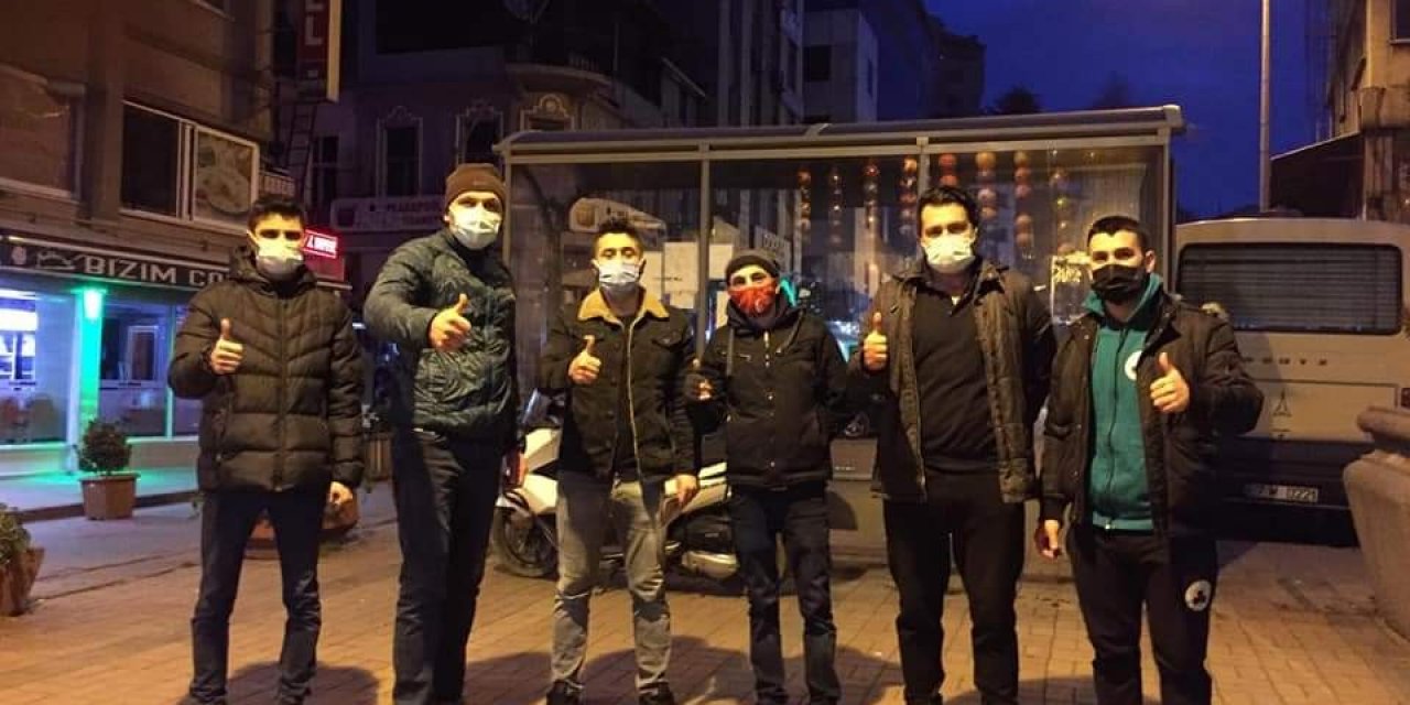 Dükkanların Altına Bozuk Para Attılar, Esnaf Şok Oldu