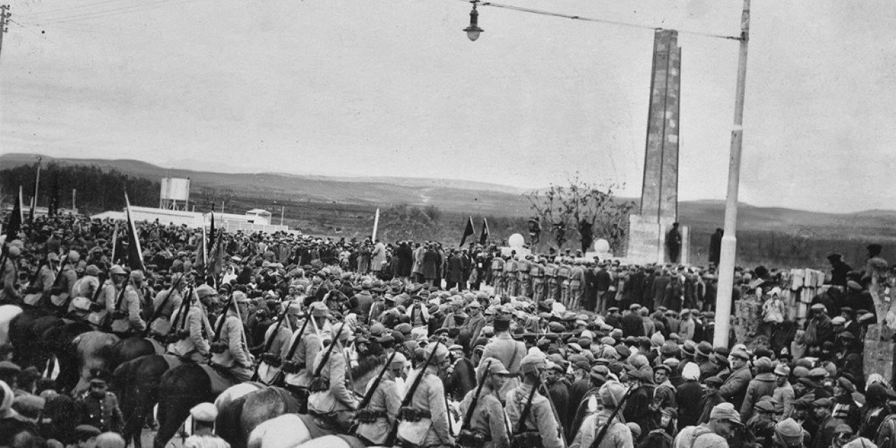 Fadıloğlu’ndan Anlamlı Kartpostal Seti Armağanı