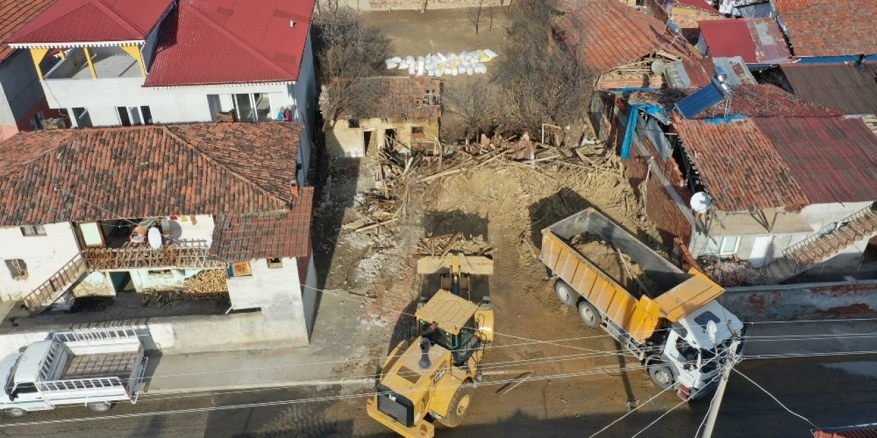 Tokat’ta 262 Metruk Bina Yıkıldı