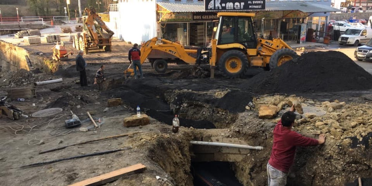 Vatandaşlardan Belediye Çalışanlarına Çay İkramı