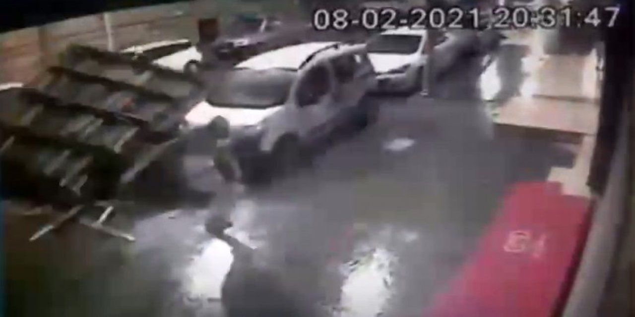 Binanın Çatısı Uçtu, Koşarak Ölümden Kurtuldu
