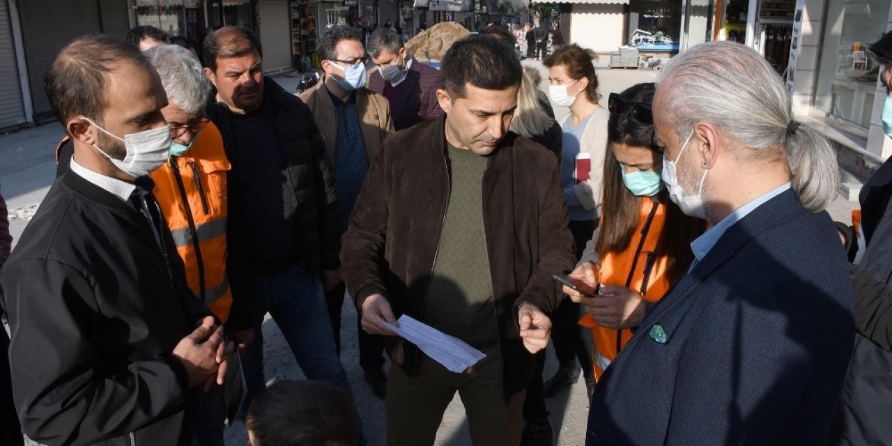 Kuşadası’nda Esnafa Dış Cephe Desteği