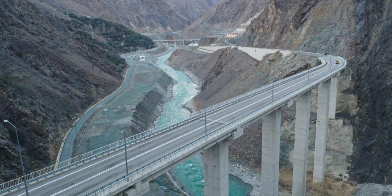 Artvin’de Baraj İnşaatları İle Birlikte Ulaşım Ağıda Yenileniyor