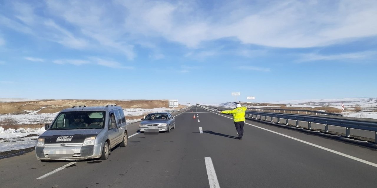 Kars’ta Trafik Denetimleri Sürüyor