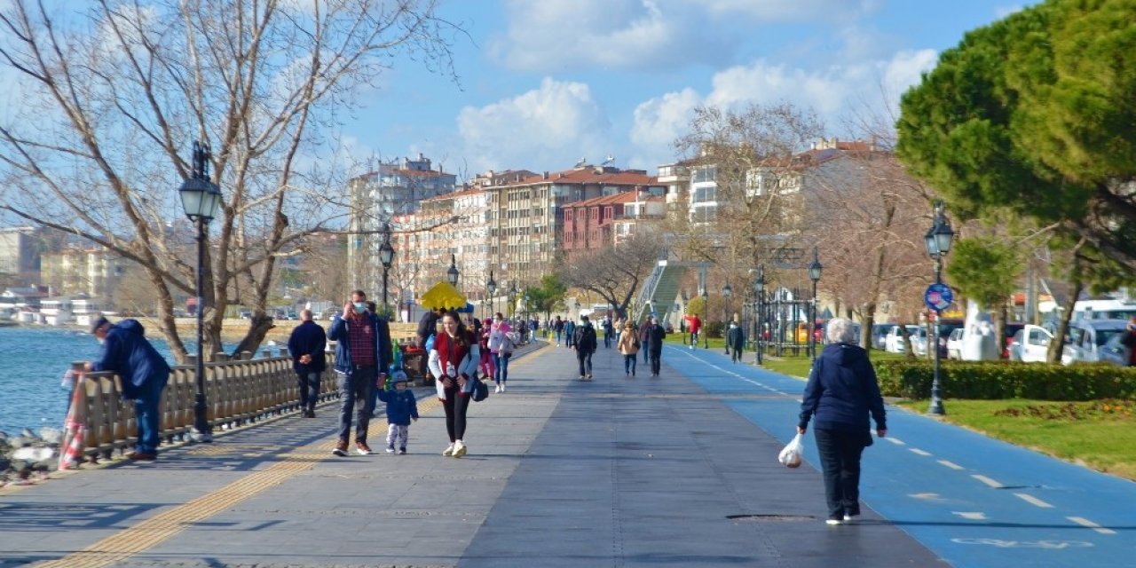 Fırtına Etkisini Kaybetti Vatandaşlar Güzel Havanın Tadını Çıkarıyor