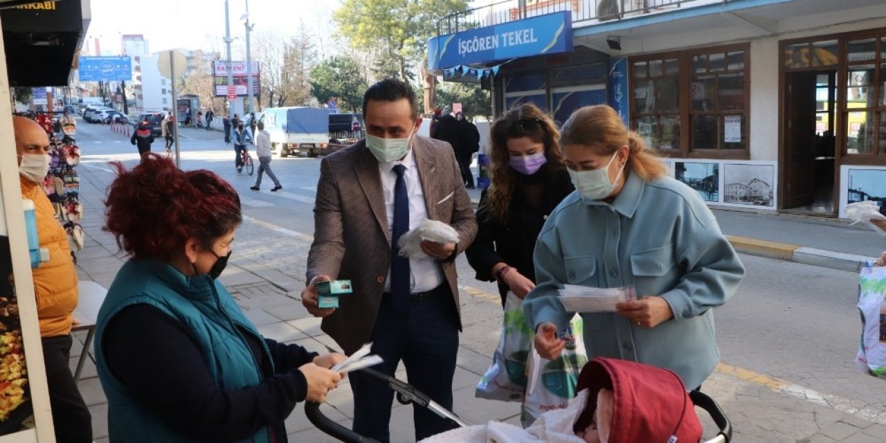 Başkan Yanmaz Esnafa Hijyen Maddesi Dağıttı