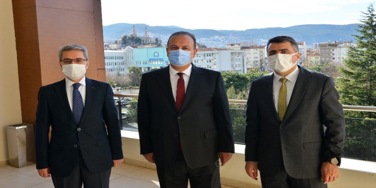 Vali Canbolat’tan ‘uyumayan Kütüphane’ye Ziyaret