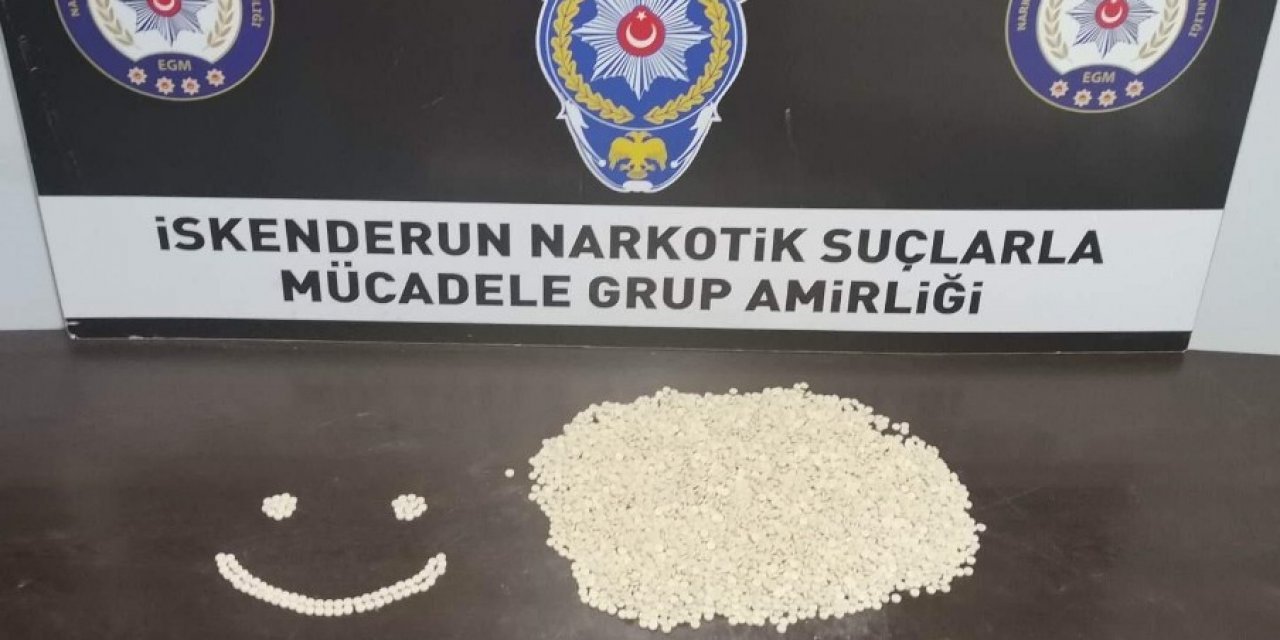 Otomobilden 5 Bin 700 Adet Uyuşturucu Hap Çıktı