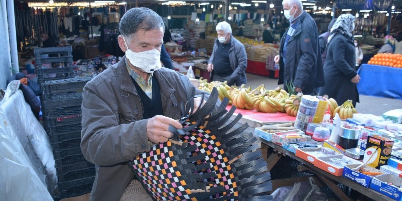 15 Yıldır Ambalaj Atıklarından Çanta Yapıyor