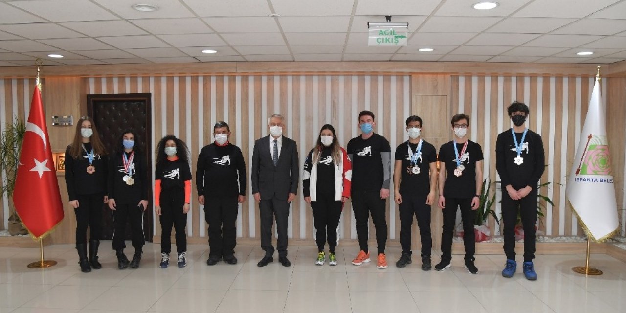 Davraz Kayak Spor Kulübü, Alp Kayak Yarışmalarında 5 Madalya Kazandı