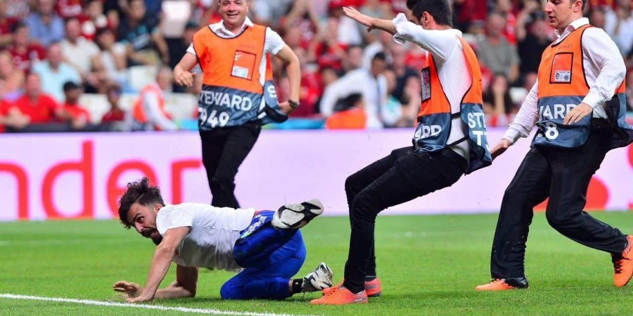 Uefa Süper Kupa Final Maçında Sahaya Atlayan Youtuber’a Hapis Cezası