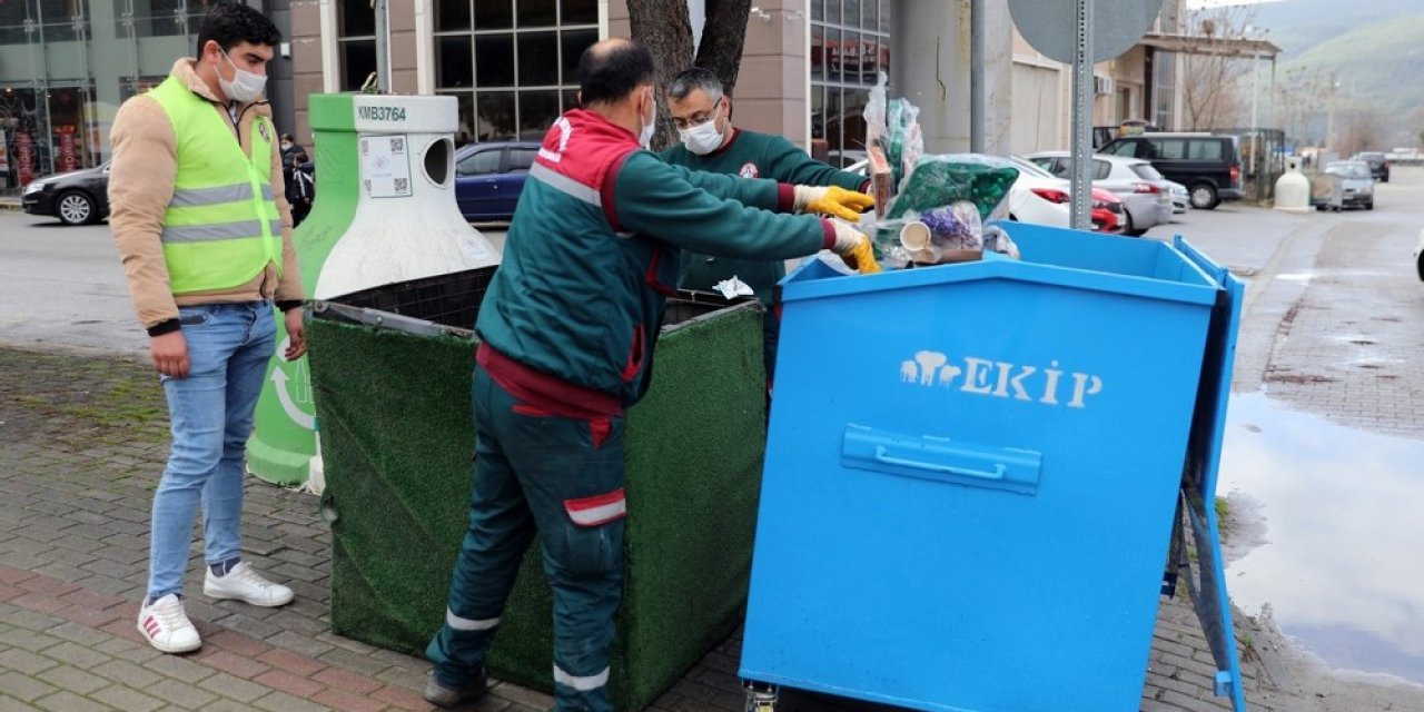 Eskiyen Konteynırlar Yenisiyle Değiştiriliyor