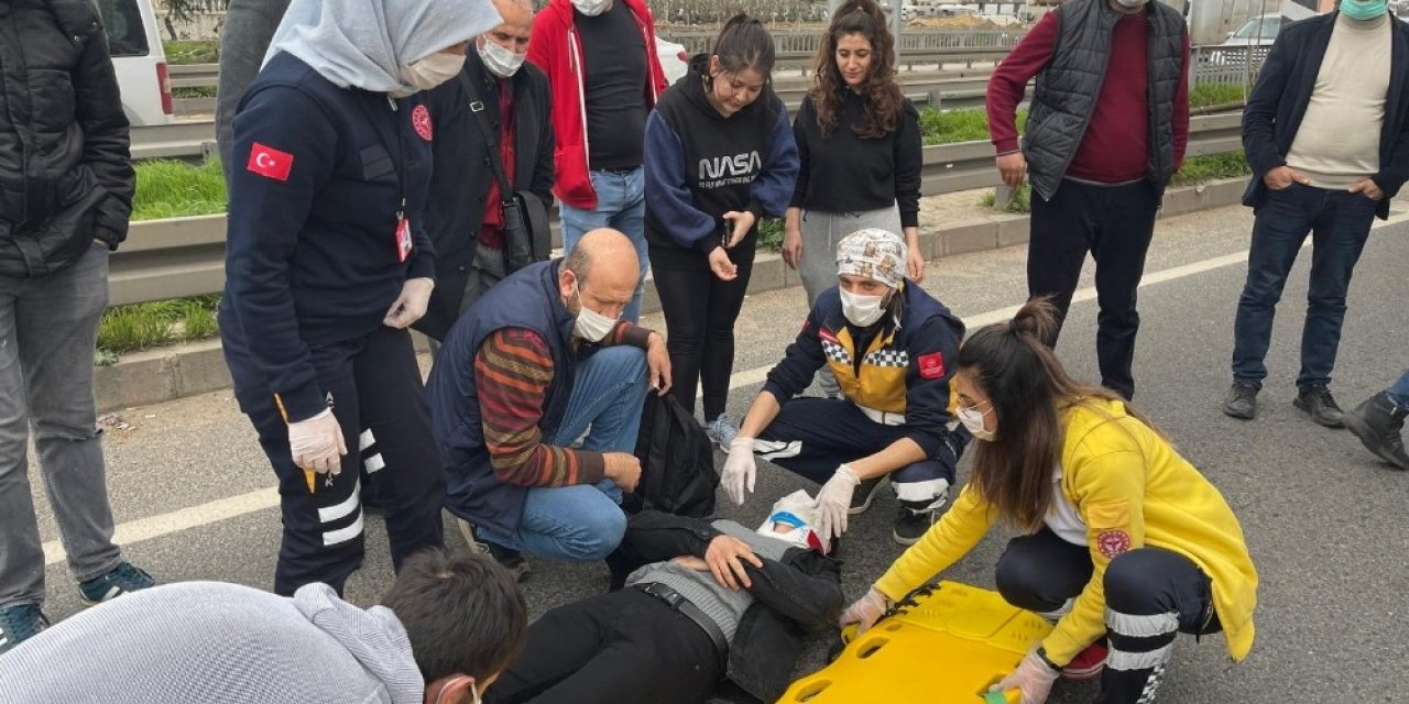 Yolun Karşısına Geçmeye Çalışan Gence Otomobil Çarptı