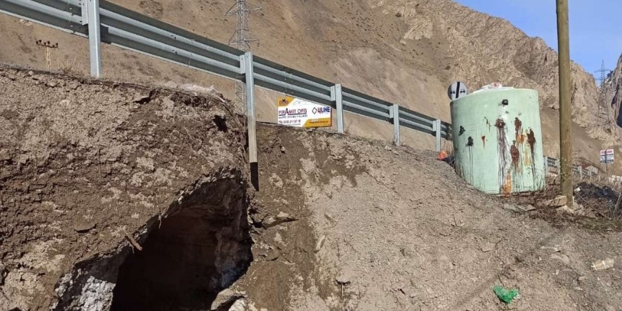 Hakkari-van Karayolundaki Köprüde Çökme