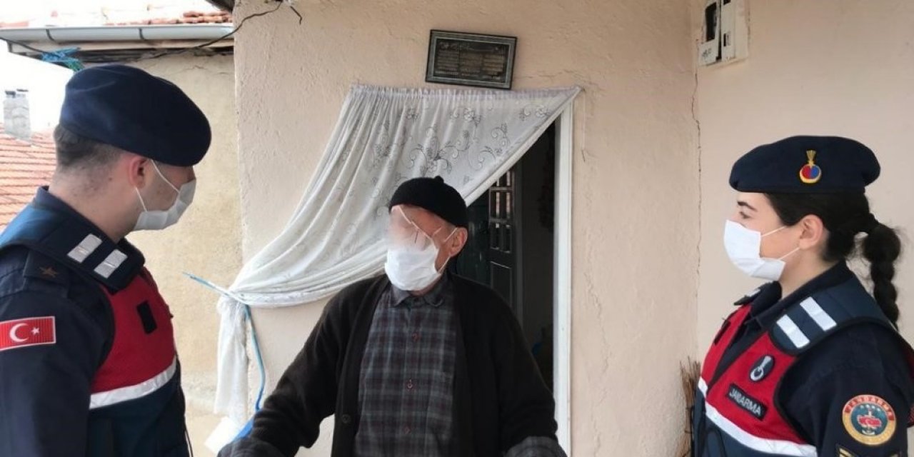 Jandarma Tek Yaşayan Yaşlı Vatandaşları Yalnız Bırakmıyor