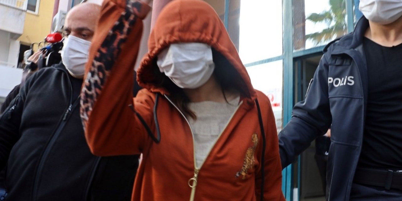 ‘krize Girdim’ Deyip Durdurduğu Otomobillere Binen Genç Kadın Sürücülerin Kabusu Oldu