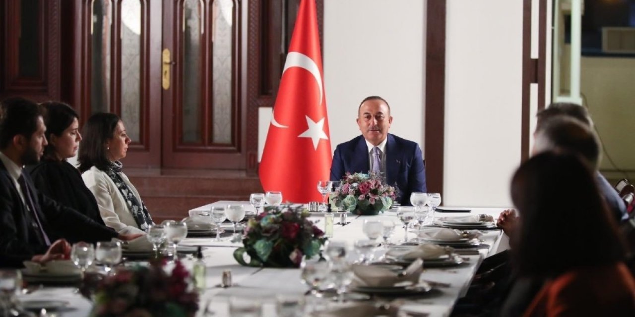 Dışişleri Bakanı Çavuşoğlu, Umman’da Türk Vatandaşları İle Bir Araya Geldi