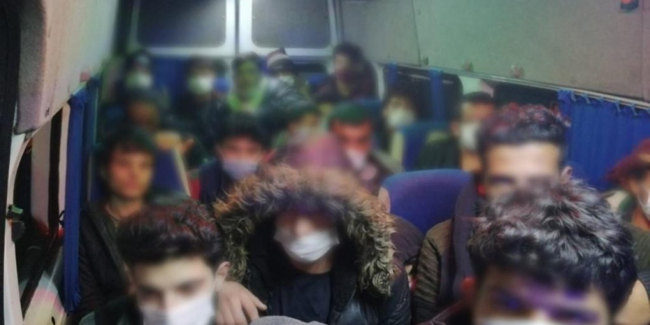 Eskişehir’de 4 Araçta 63 Düzensiz Göçmen Yakalandı