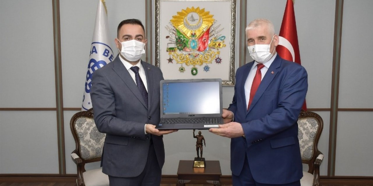Başkan Erdoğan’dan Muhtarlara Dizüstü Bilgisayar