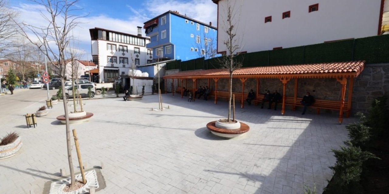 Bahçecik Semt Meydanı Tamamlandı