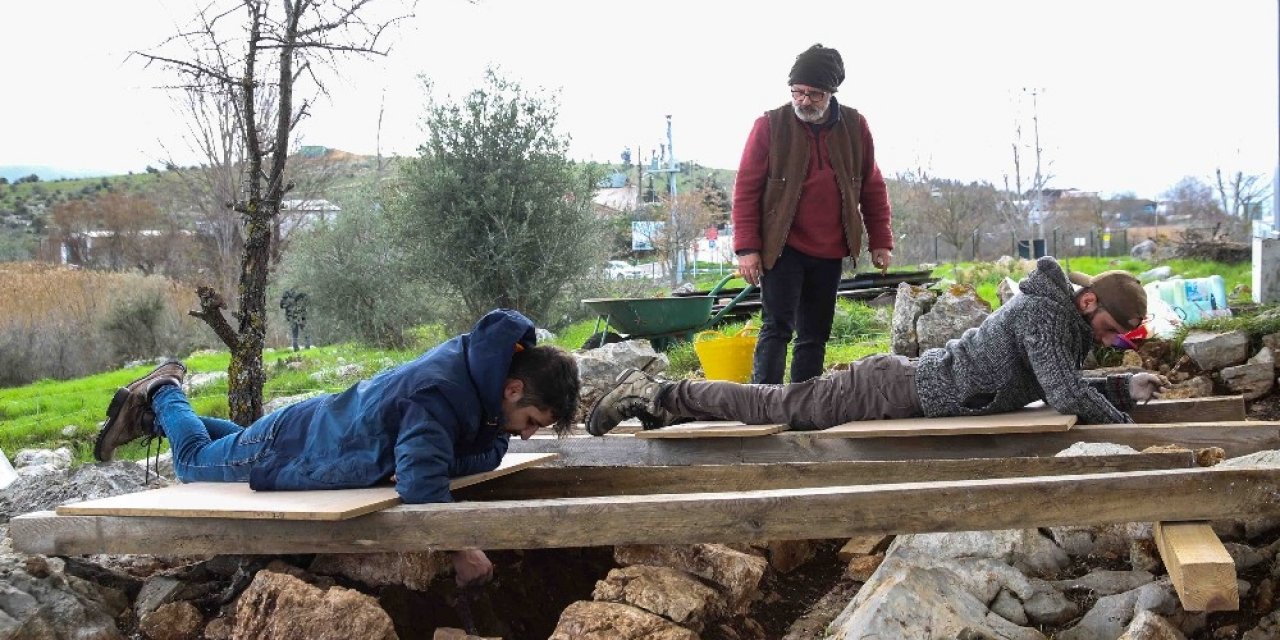 Apollonia Nekropol Arkeoparkı’nda Titiz Çalışma