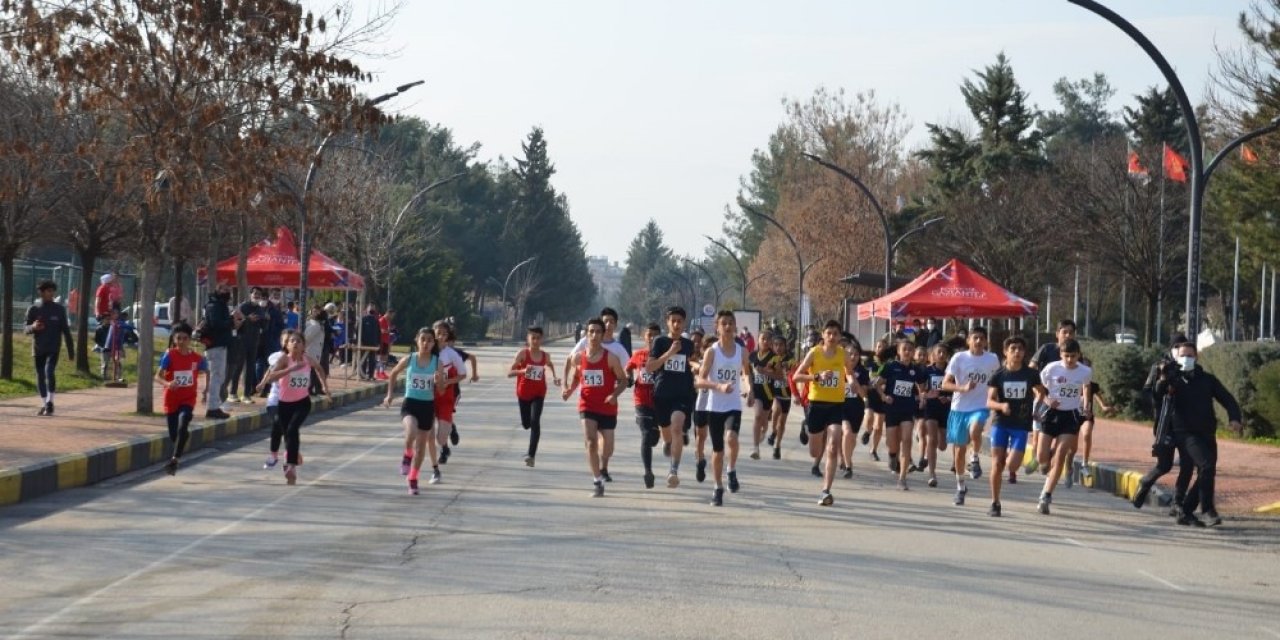 Gazi Yol Koşusunda Ödüller Sahiplerini Buldu