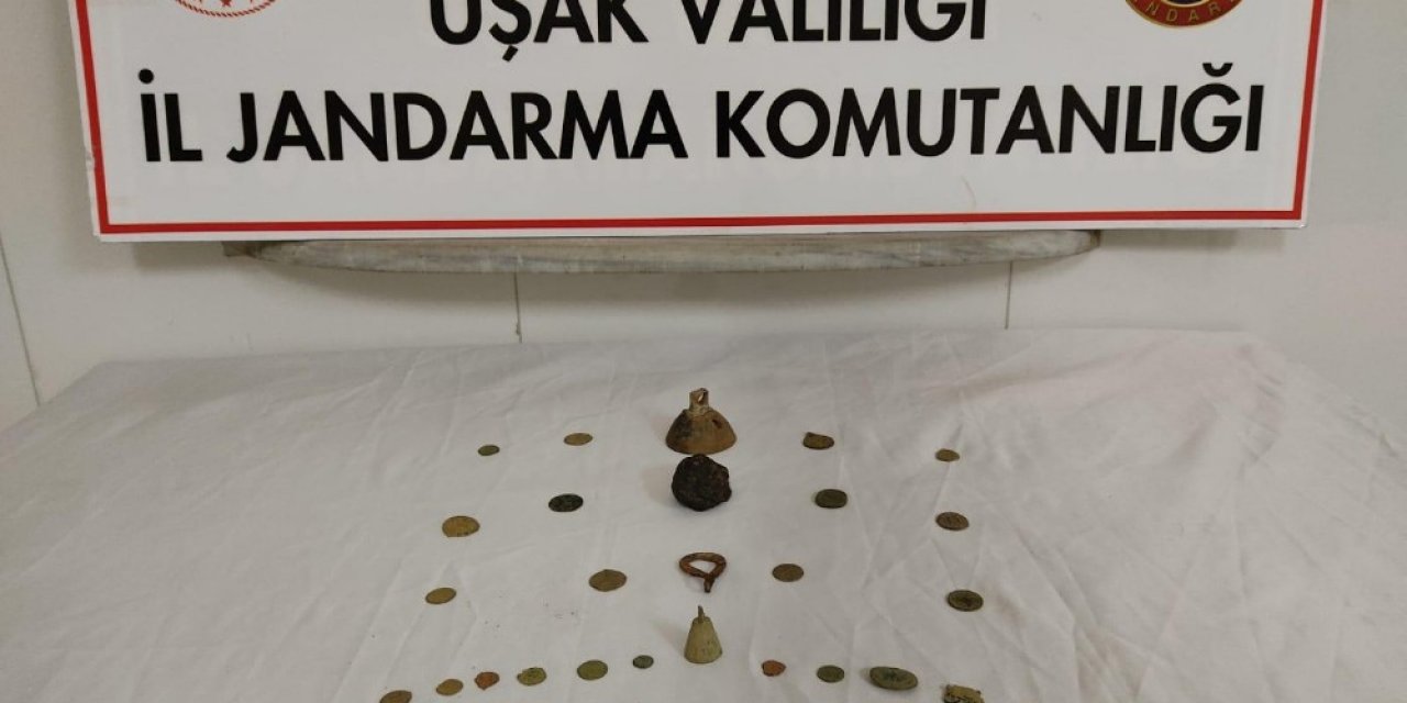 Uşak’ta Roma Dönemine Ait 22 Adet Sikke Ve 9 Adet Obje Ele Geçirildi.
