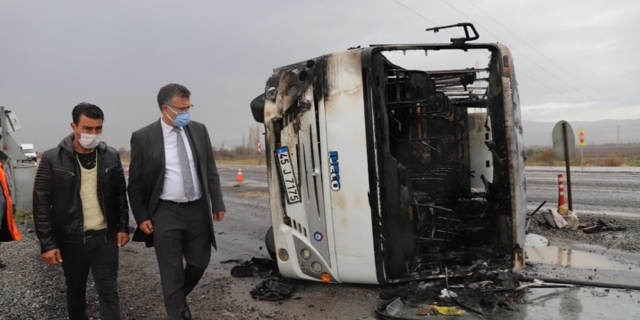 Alaşehir’de İşçi Servisi Alevlere Teslim Oldu (2)