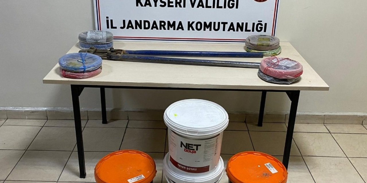 Jandarma, 4 İlçeden Hırsızlık Yapan 5 Kişiyi Yakaladı