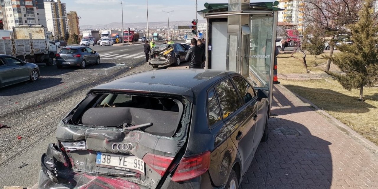 Freni Patlayan Kamyon 4 Lüks Aracı Biçti