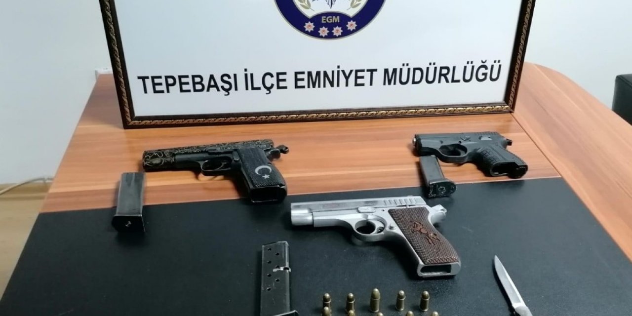 Şüphe Üzerine Durdurulan Araçta 3 Silah Bulundu