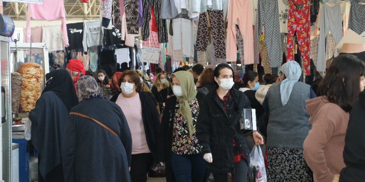 Önlemlerin Unutulduğu Pazarda Esnaf Kalabalığı Az Buldu, Sanal Alışverişten Yakındı