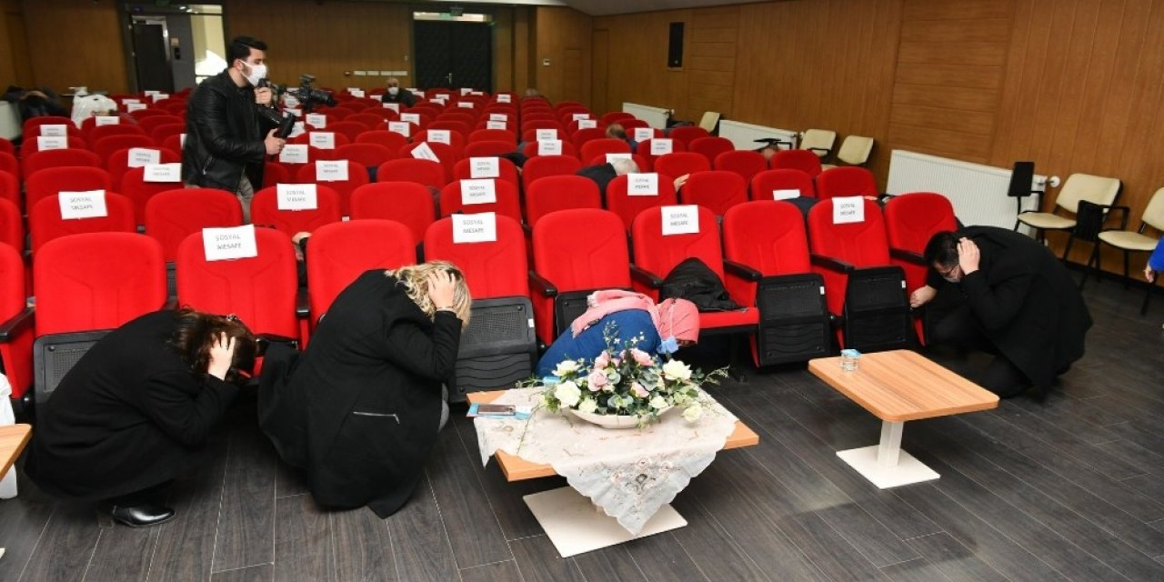 Isparta’da Eğitim Sırasında Siren Seslerini Duyan Muhtarlar Şaşkınlık Yaşadı