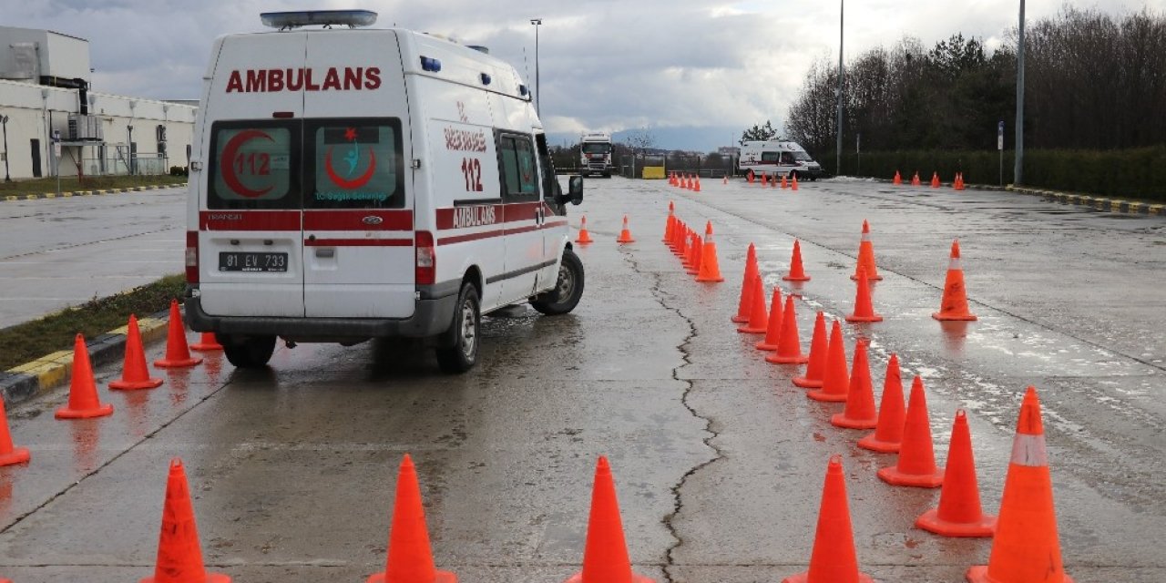 Bolu’da Sağlık Personeline Sürüş Eğitimi Verildi