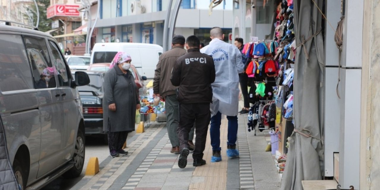Kızını Sokak Ortasında Bıçakladı