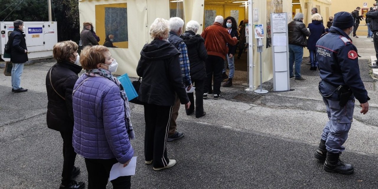 İ̇talya’da Son 24 Saatte Covid-19’a Bağlı 336 Can Kaybı