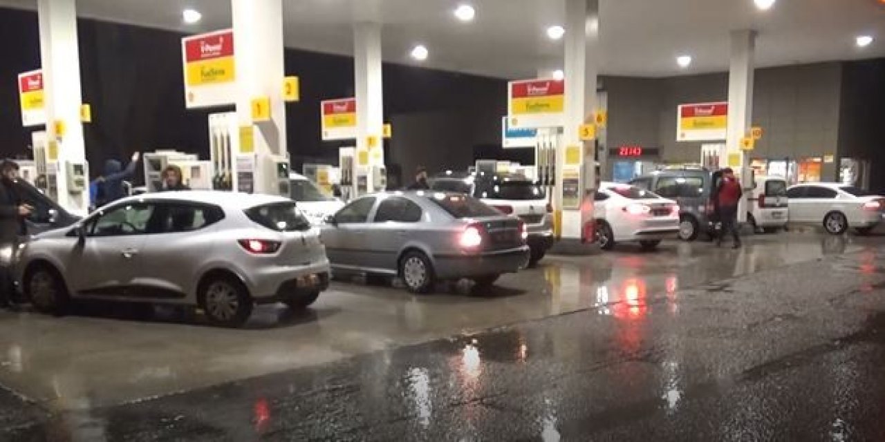 Gaziantep’te Dolu Yağışı Etkili Oldu, Araç Sürücüleri Sığınacak Yer Aradı