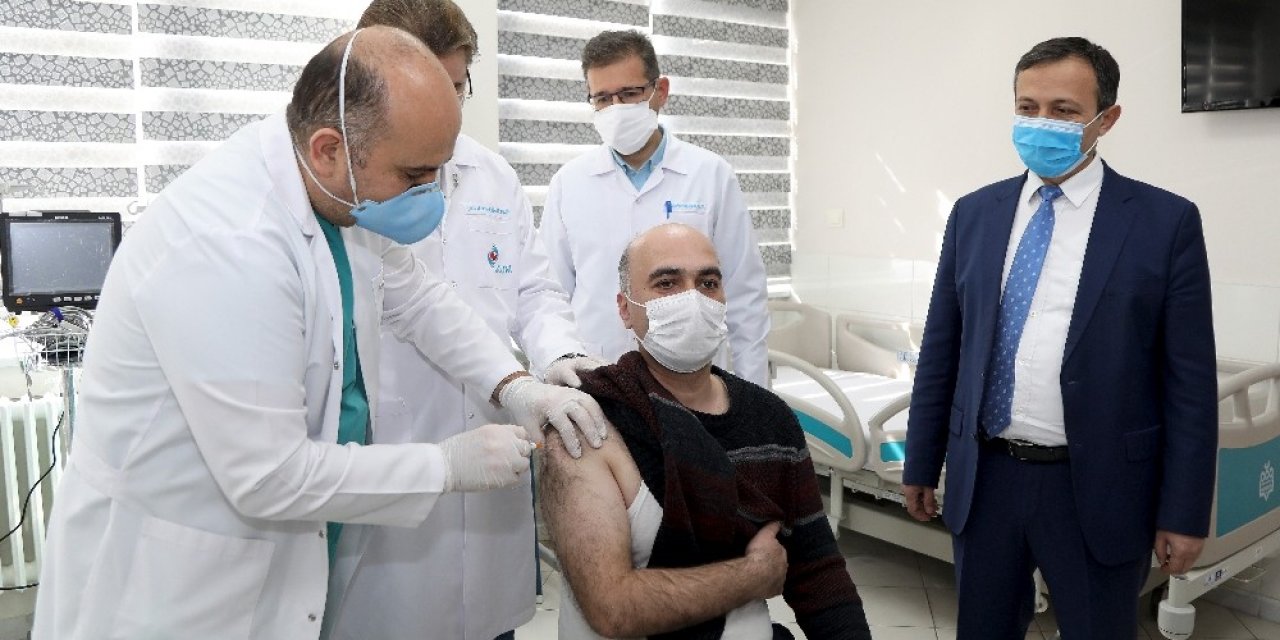 Yerli Aşıda Faz-2 Çalışmasının İlk Dozu Gönüllülere Uygulanmaya Başlandı