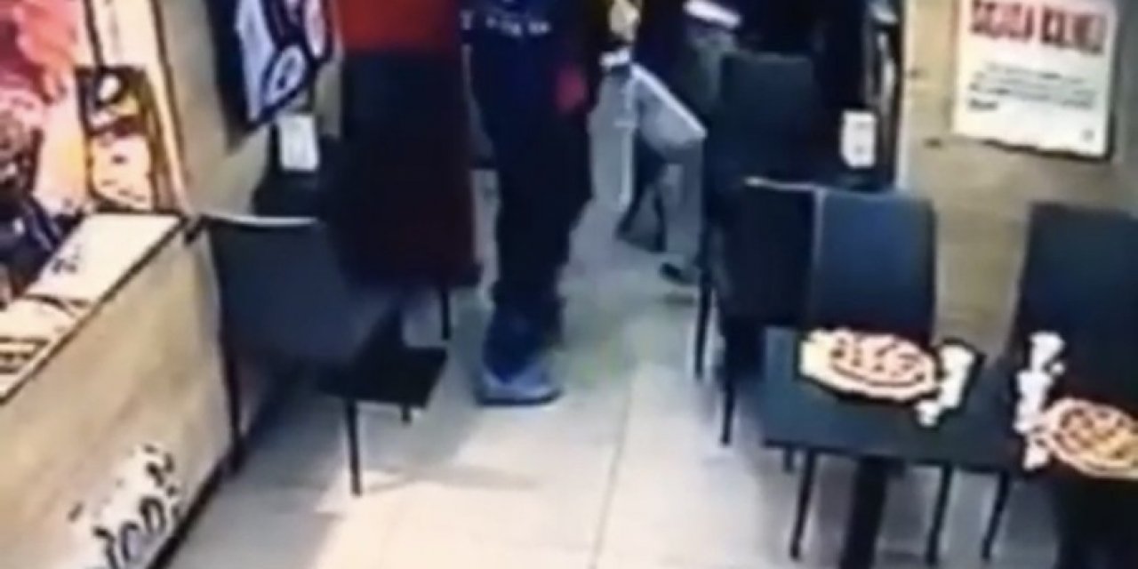 Pizzacıda Peçete Kutulu, Tekme Ve Yumruklu Kavga Kamerada