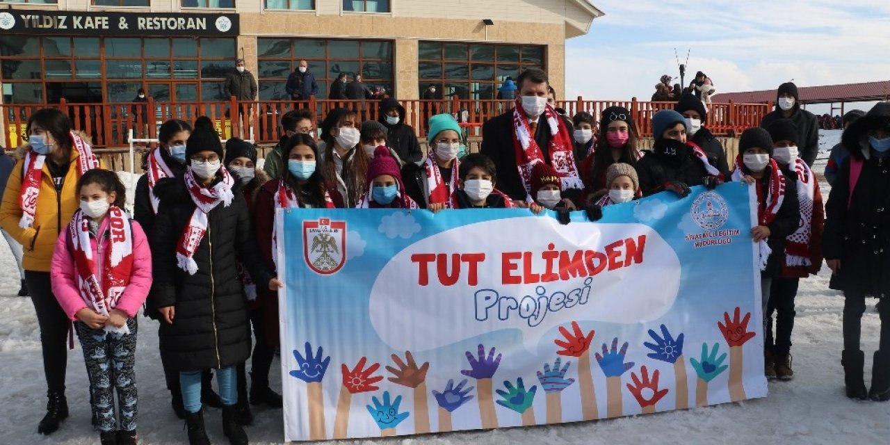 Vali 33 Çocuğun Velisi Oldu, Her Biri İle Yakından İlgileniyor